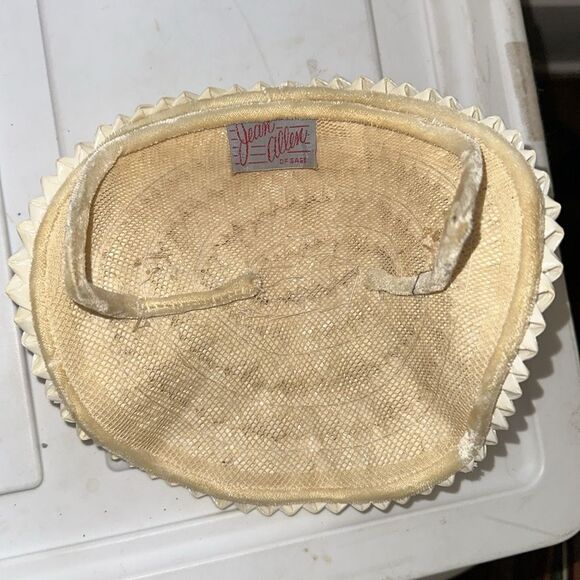 Vintage 50s/60s Jean Allen of Gage Cream Woven Hat with Purple Floral Detailing - Picture 7 of 7